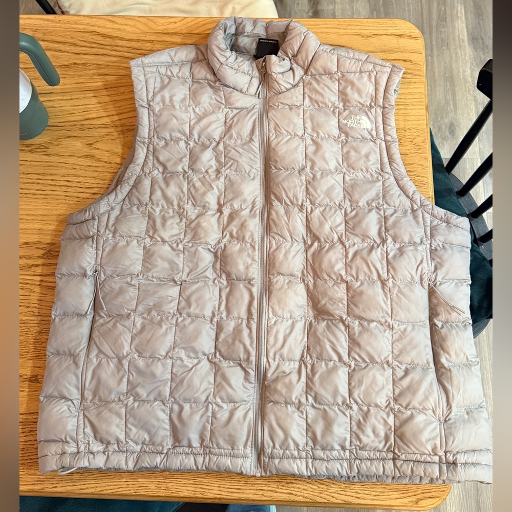 The North Face Thermoball puffer Vest men’s XXL Grey